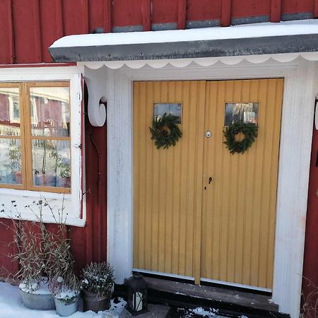 Rustik Stuga Med Lantlig Kaensla Naera Oerebro City Luaran gambar