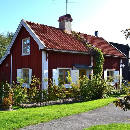 Rustik Stuga Med Lantlig Kaensla Naera Oerebro City Luaran gambar