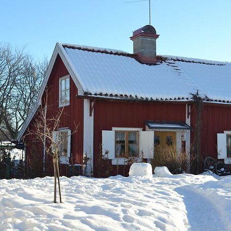 Rustik Stuga Med Lantlig Kaensla Naera Oerebro City Luaran gambar