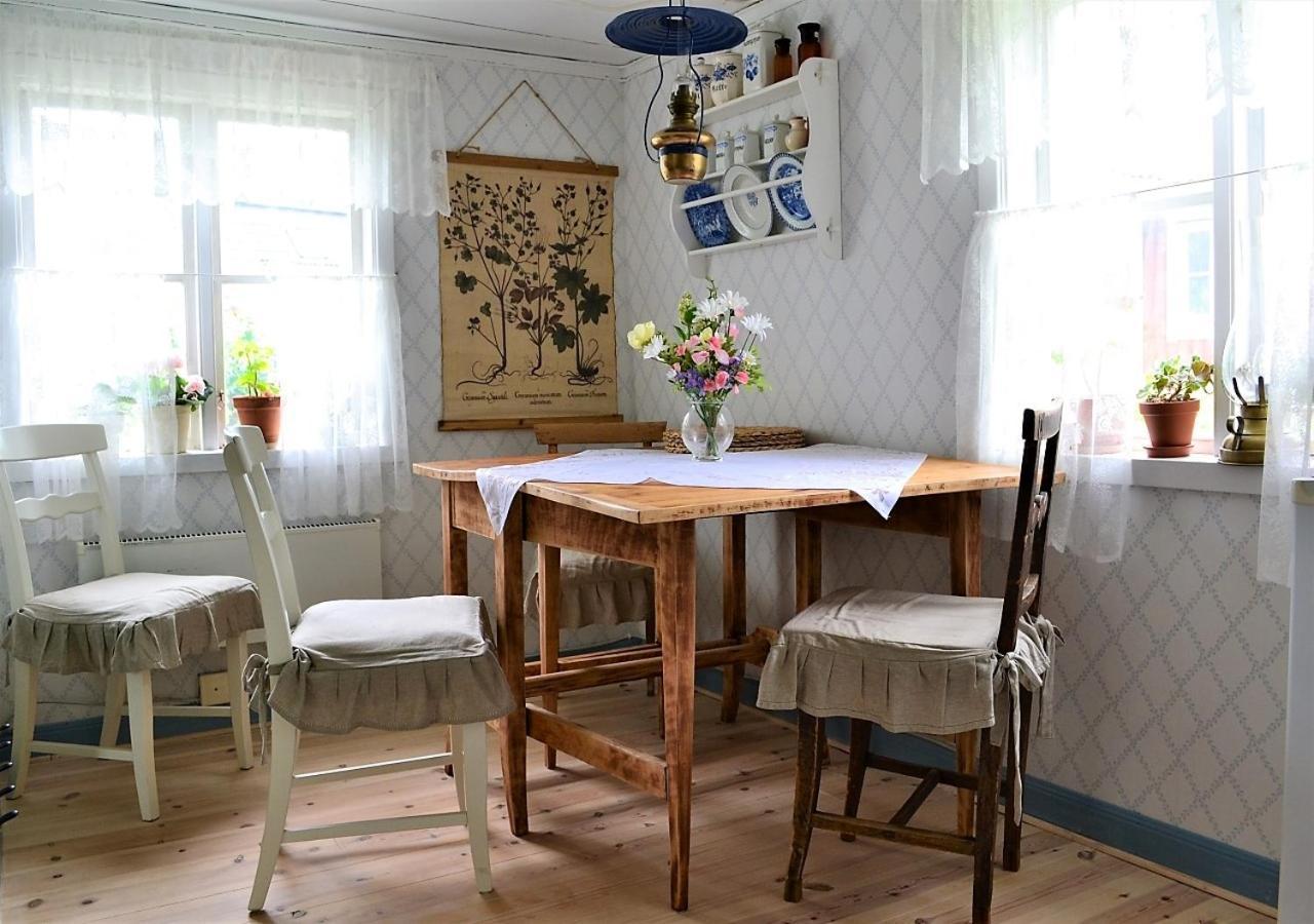 Rustik Stuga Med Lantlig Kaensla Naera Oerebro City Luaran gambar
