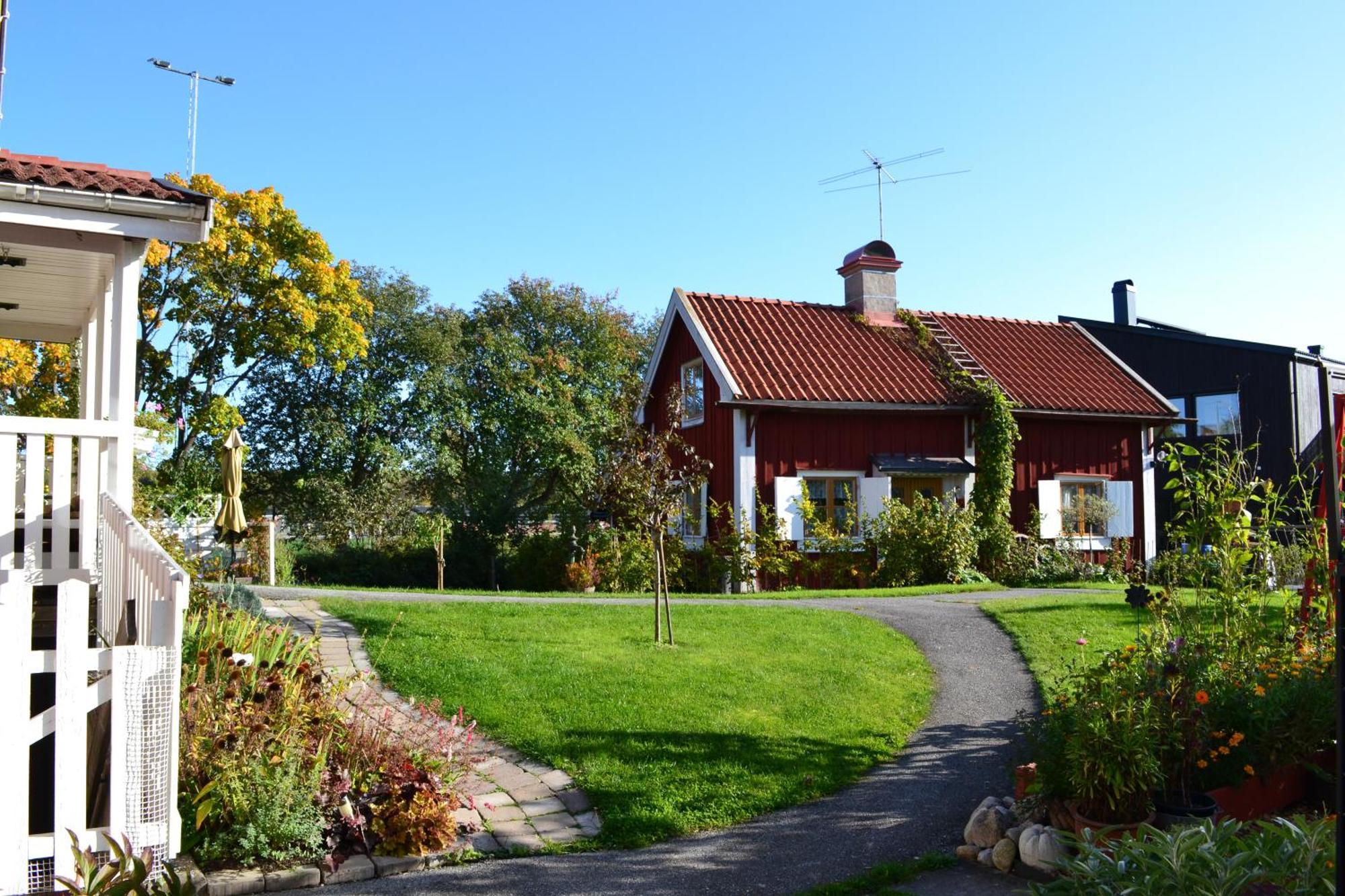 Rustik Stuga Med Lantlig Kaensla Naera Oerebro City Luaran gambar