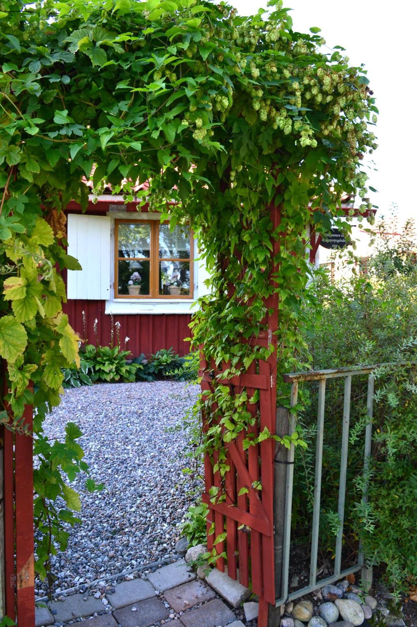 Rustik Stuga Med Lantlig Kaensla Naera Oerebro City Luaran gambar